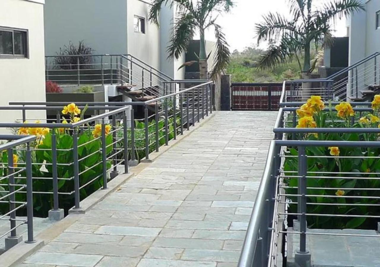 Modern Villa In Grand Bay - Short Walk To Beach Exterior photo