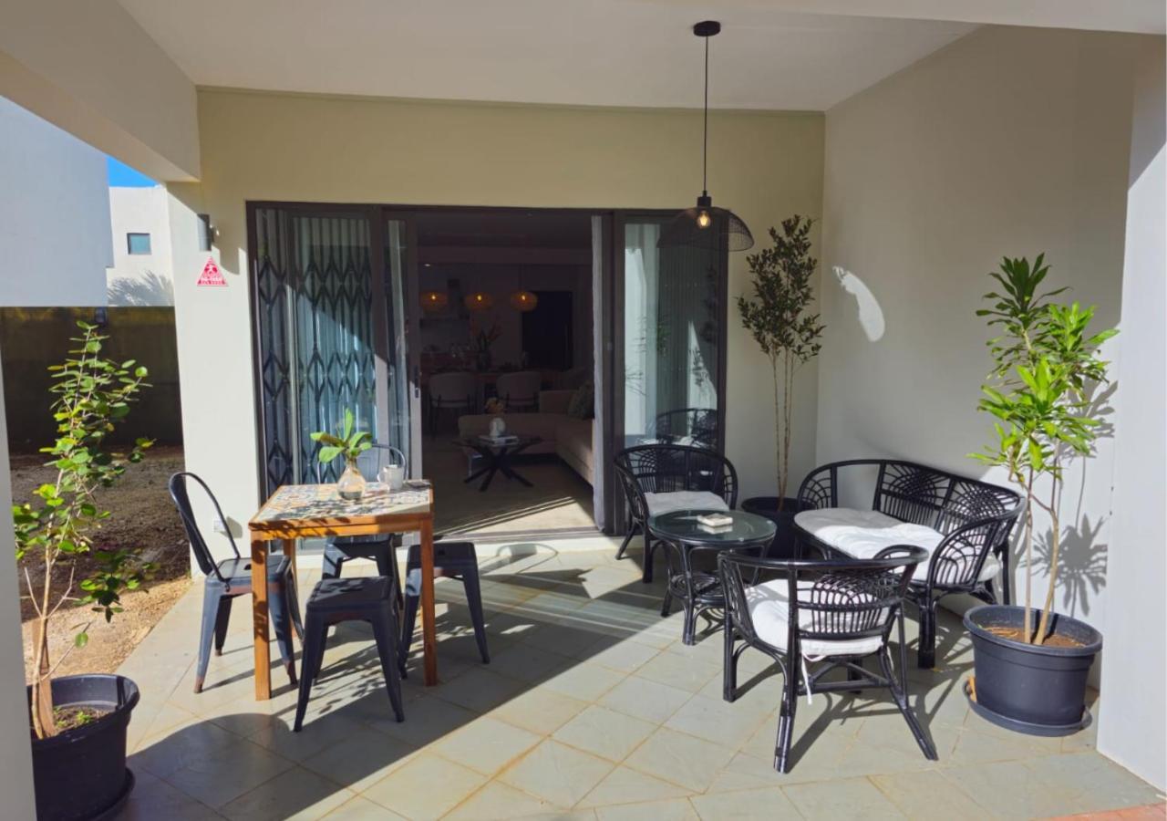 Modern Villa In Grand Bay - Short Walk To Beach Exterior photo
