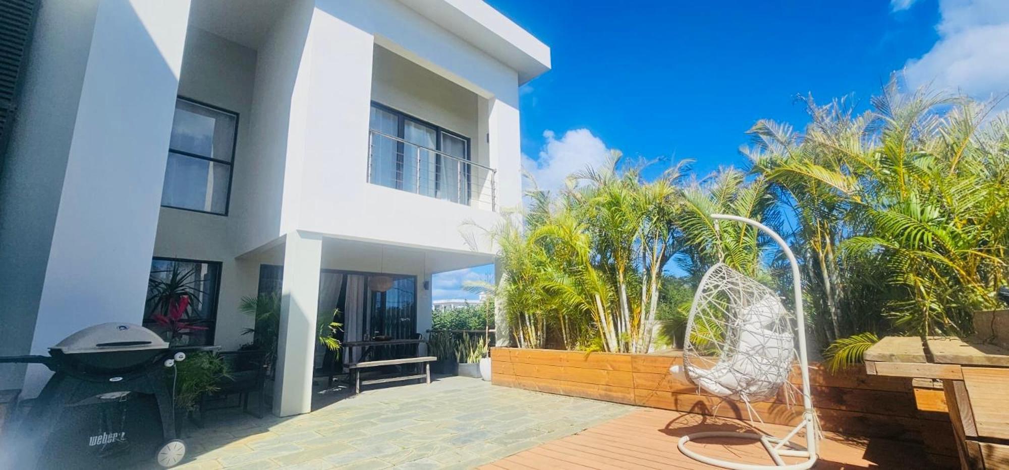 Modern Villa In Grand Bay - Short Walk To Beach Exterior photo